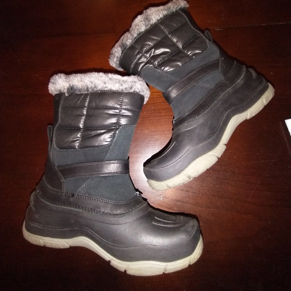 NORTH FACE PRIMALOFT SNOW BOOTS..... LIKE NEW